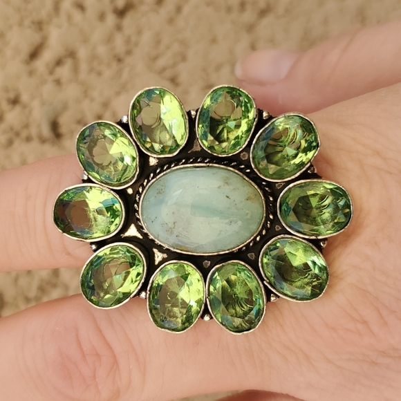 New Oversized Chrysoprase and Tsavorite 925 Silver Statement Ring. - Picture 10 of 14